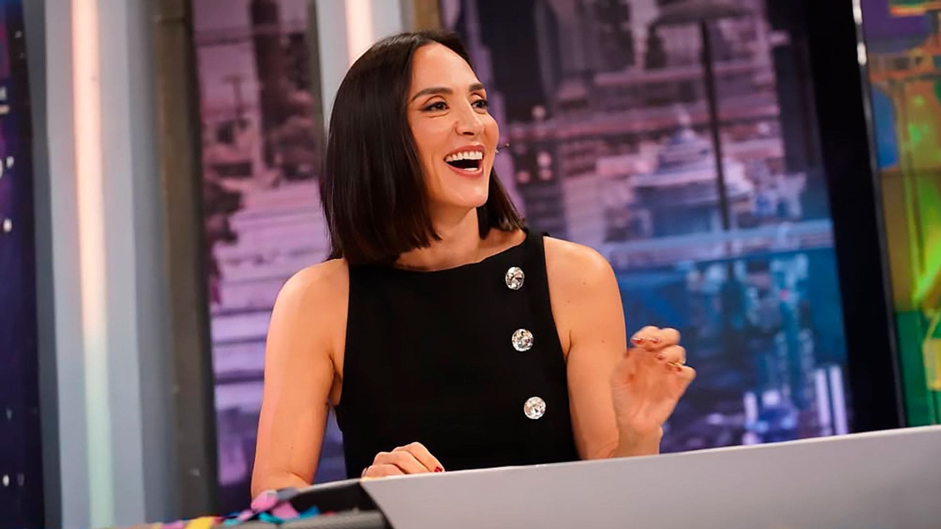 Tamara Falcó con top negro de Zara en El Hormiguero