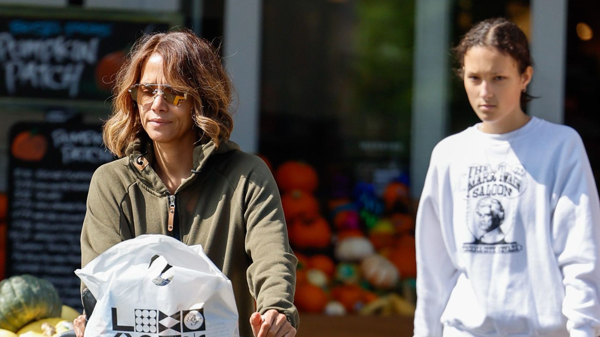 Halle Berry, de compras con su hija Nahla