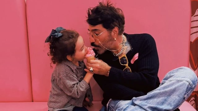 Alejandro Fernández y su nieta Cayetana