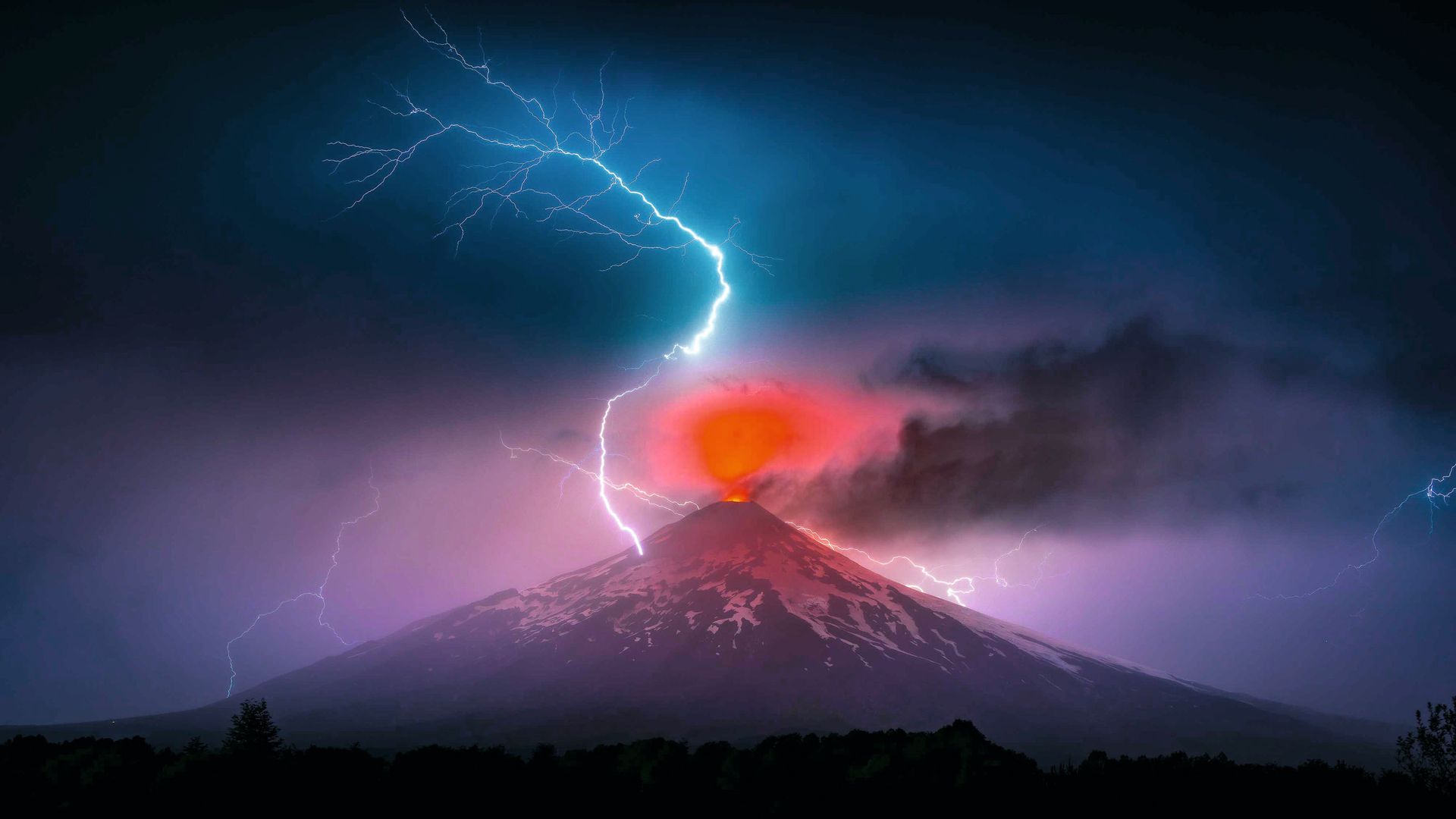 Las asombrosas y casi fantasmales imágenes tomadas por los 'cazadores de tormentas'