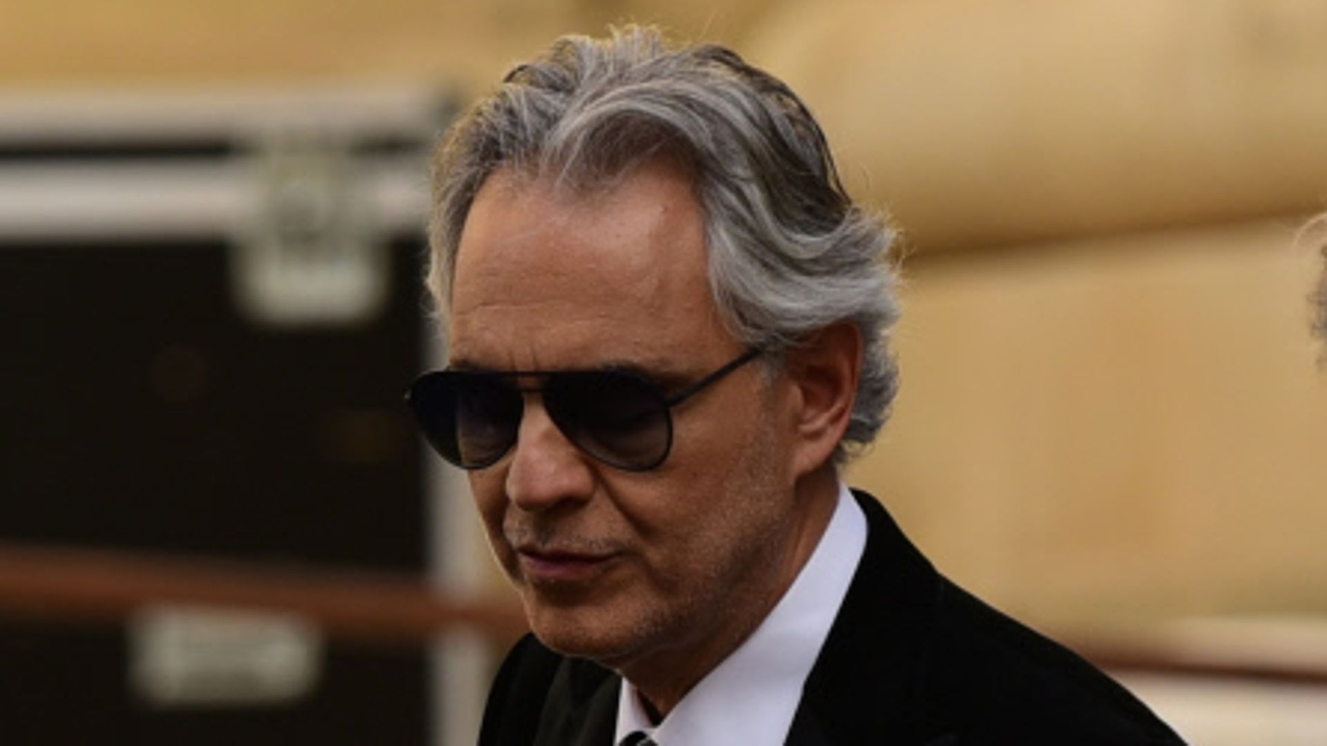 Andrea Bocelli sufre un misterioso robo de casi medio millón de euros en su lujosa mansión italiana