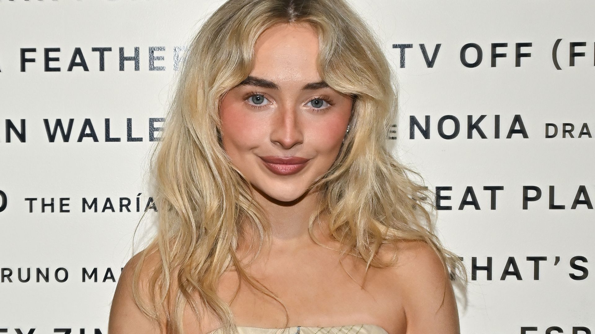 Cómo lograr el 'Bare Hair': la tendencia de cabello natural favorita de Rosalía y Sabrina Carpenter