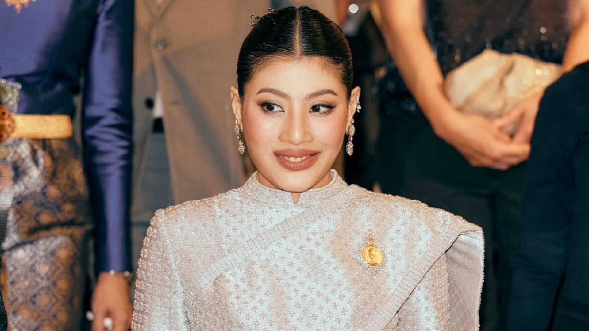 La Princesa Sirivannavari Nariratana Rajakanya y otros invitados acuden a la exposición La Mode en Majeste en Francia