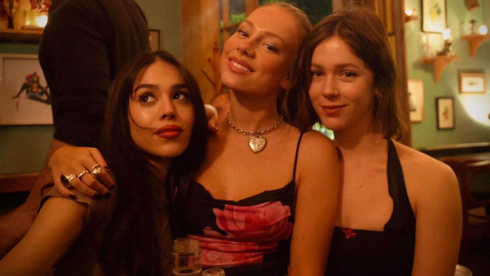Danna Paola se reencuentra con sus compañeros de ‘Élite’: Ester Expósito, Georgina Amorós y más