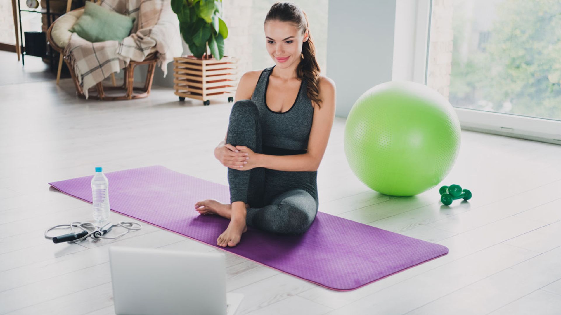 La sierra, el ejercicio de Pilates beneficioso para tu columna y tu zona abdominal