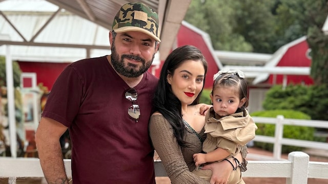 José Eduardo Derbez y Paola Dalay llevaron a su hija Tessa a una granja en la Ciudad de México.