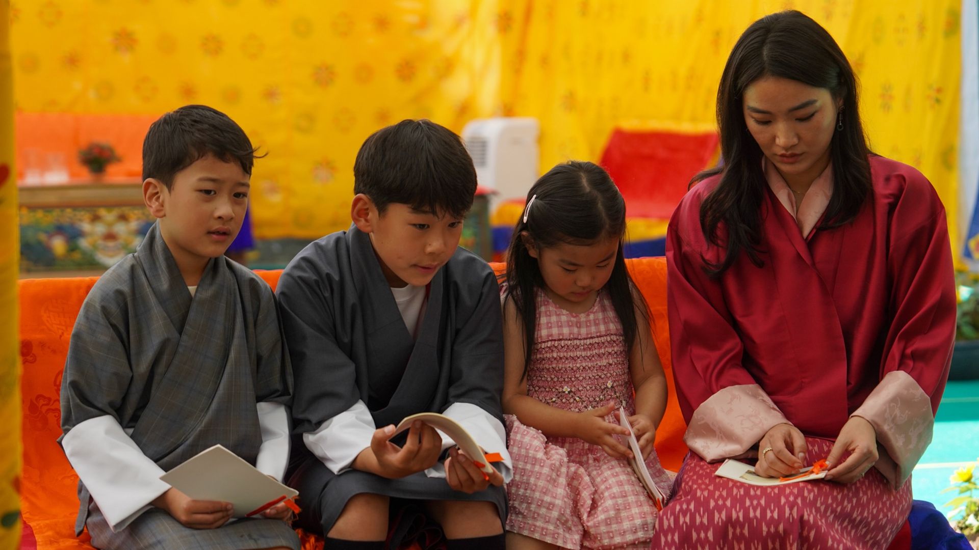 El plan más personal y trascendental de la reina de Bután: Jetsun Pema arranca una nueva era para el Himalaya con sus hijos como testigos