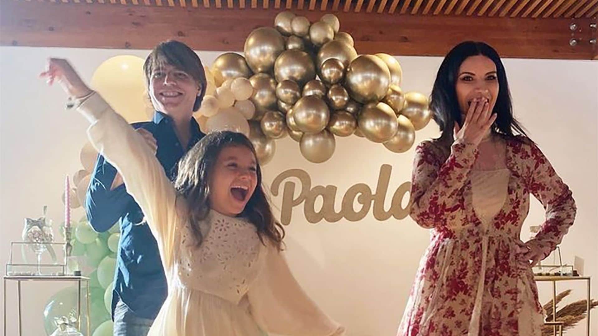 La hija de Laura Pausini celebra la Comunión rodeada del cariño de sus padres y sus hermanos veinteañeros
