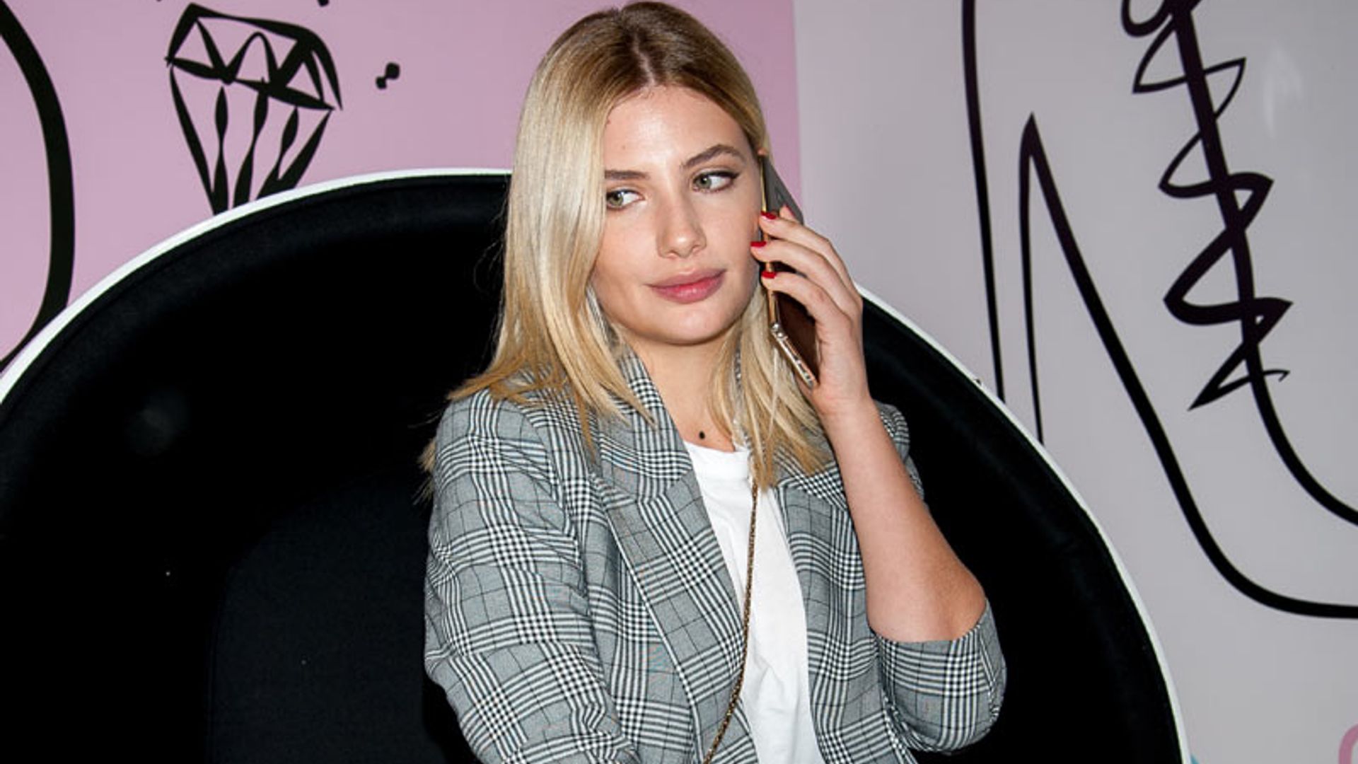 Miriam Giovanelli o los tres accesorios que nunca puedes olvidar si vas a una Fashion Week