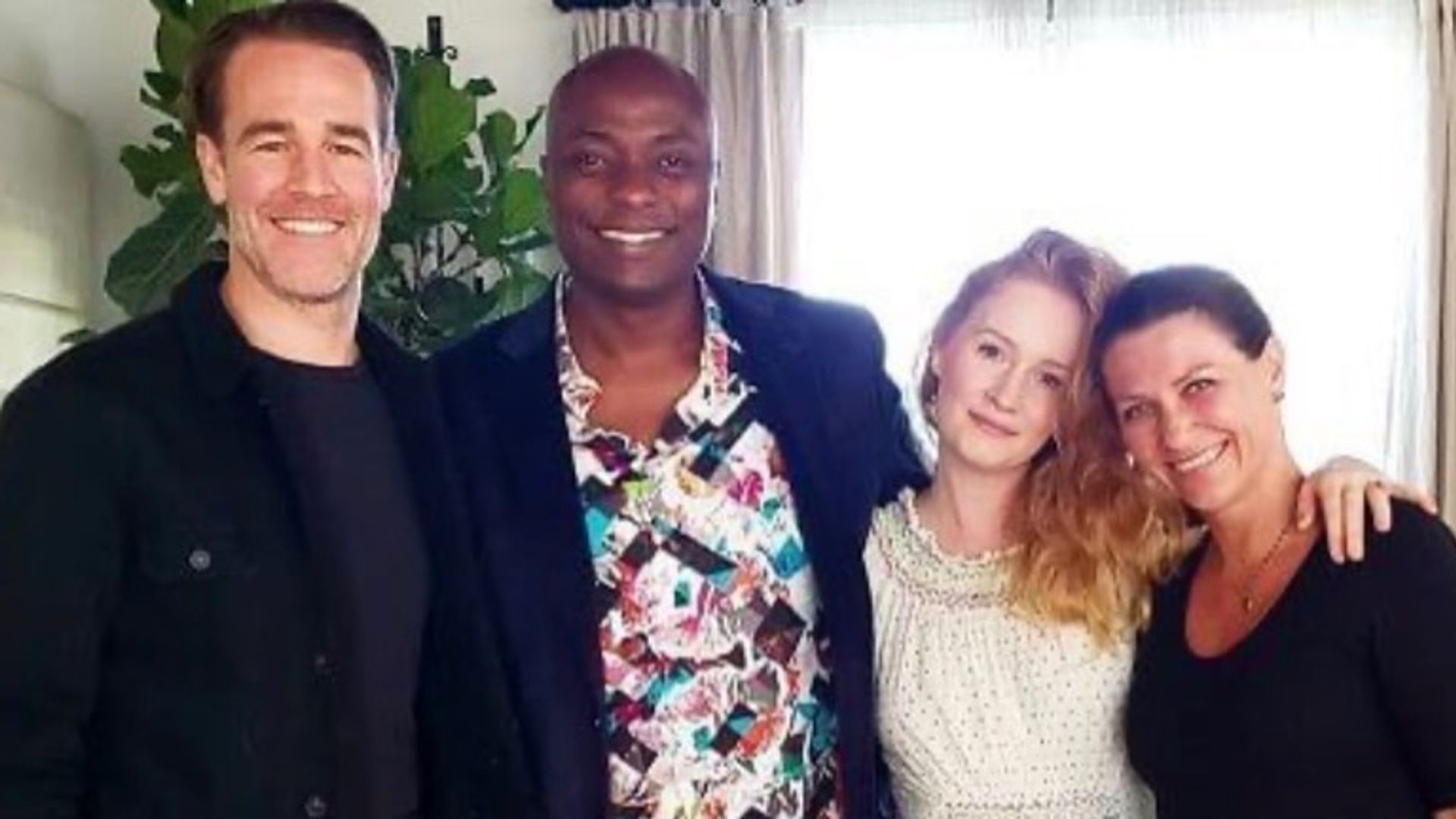 James Van Der Beek y su esposa Kimberly con Durek Verrett y la princesa Marta Luisa de Noruega.