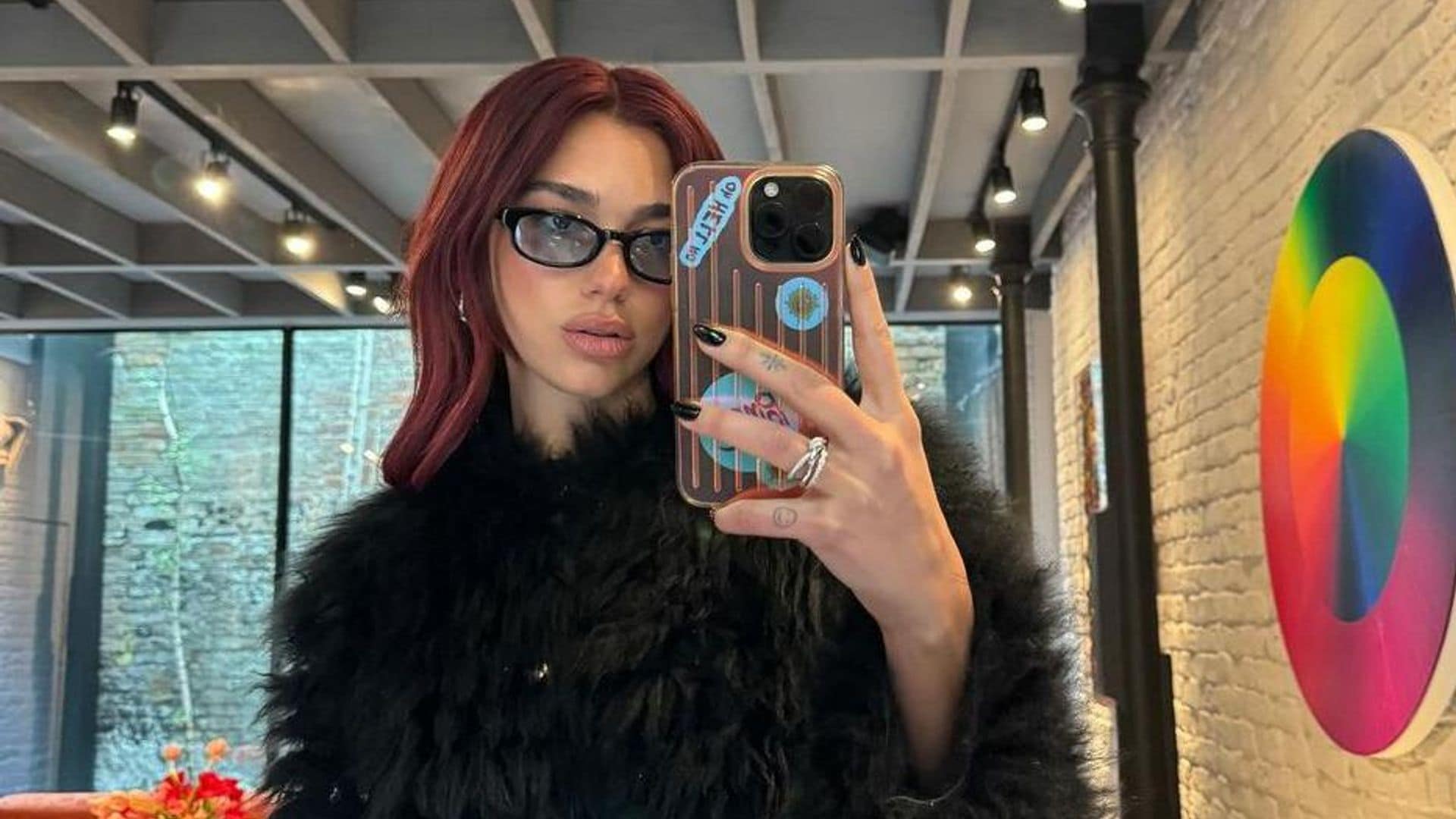 La bolsa de ‘mesh’ de Dua Lipa que está por conquistar los accesorios de verano