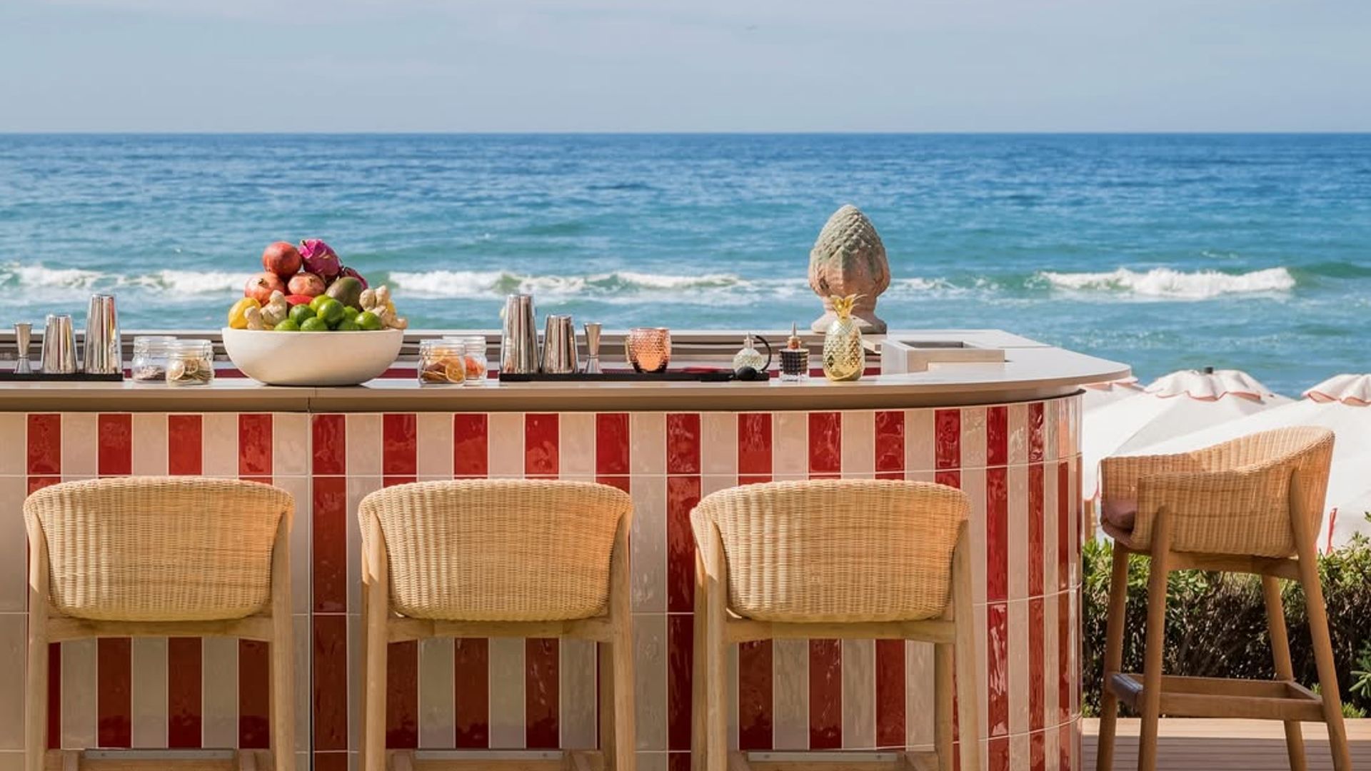 Los beach clubs más espectaculares de Marbella para este verano: piscinas infinitas, camas balinesas y vistas al mar