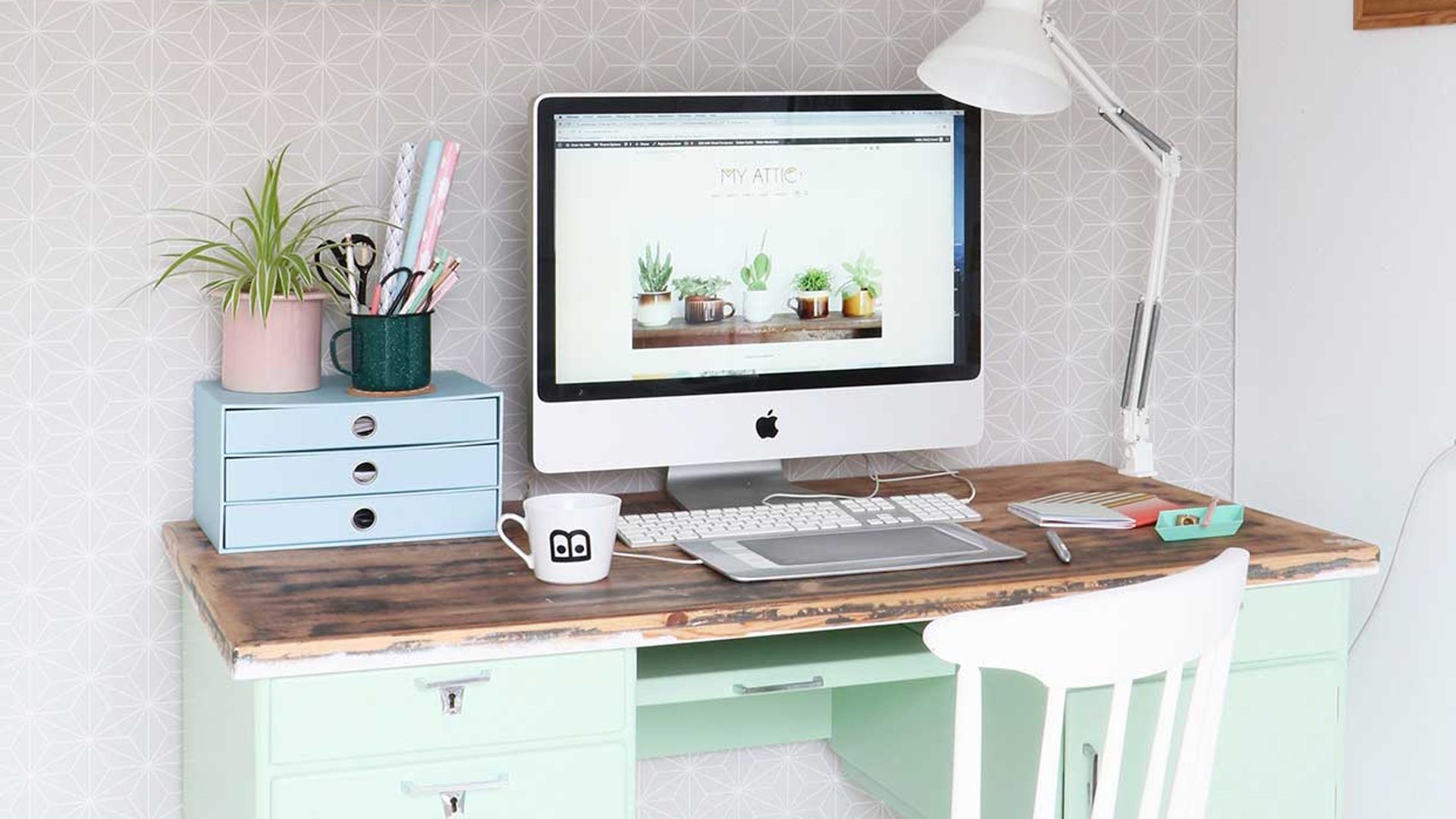 ¿Trabajas en casa? Estas mesas de escritorio te van a enamorar
