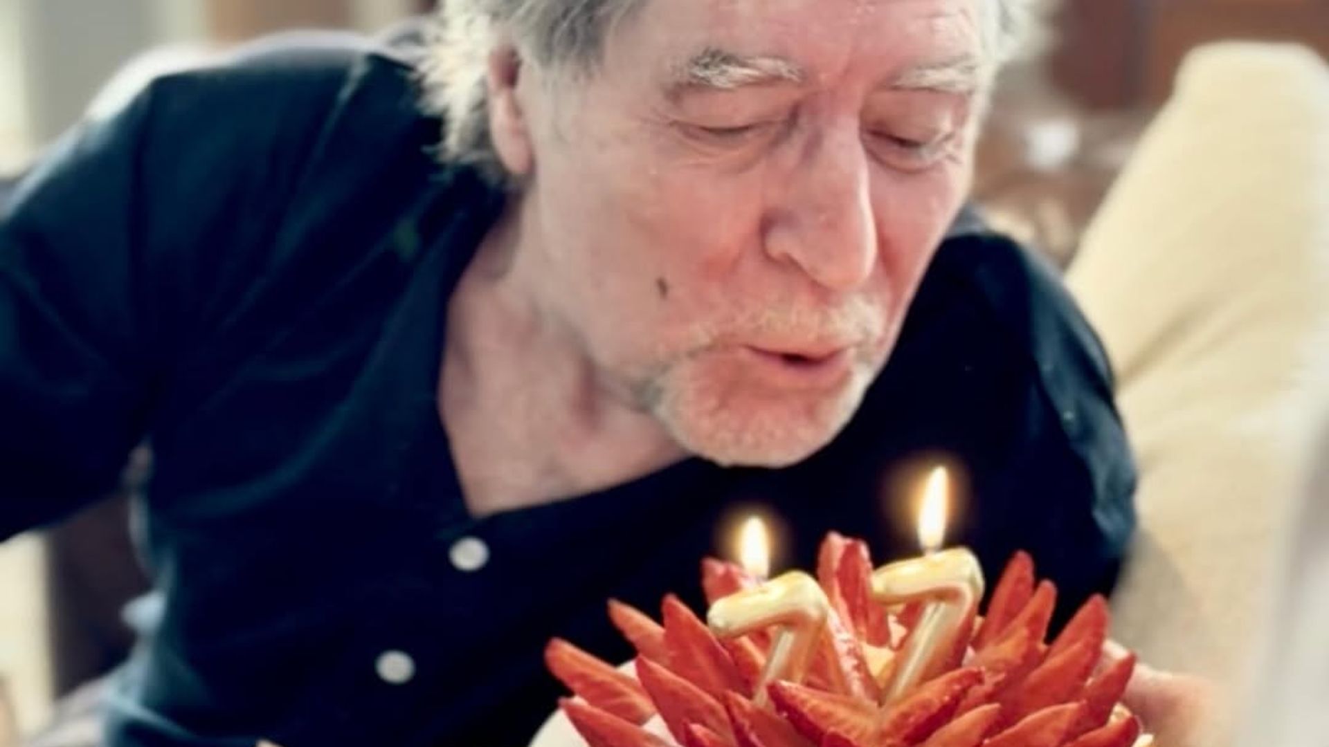 Joaquín Sabina celebra su 77 cumpleaños, por primera vez jubilado y rodeado del cariño de los suyos