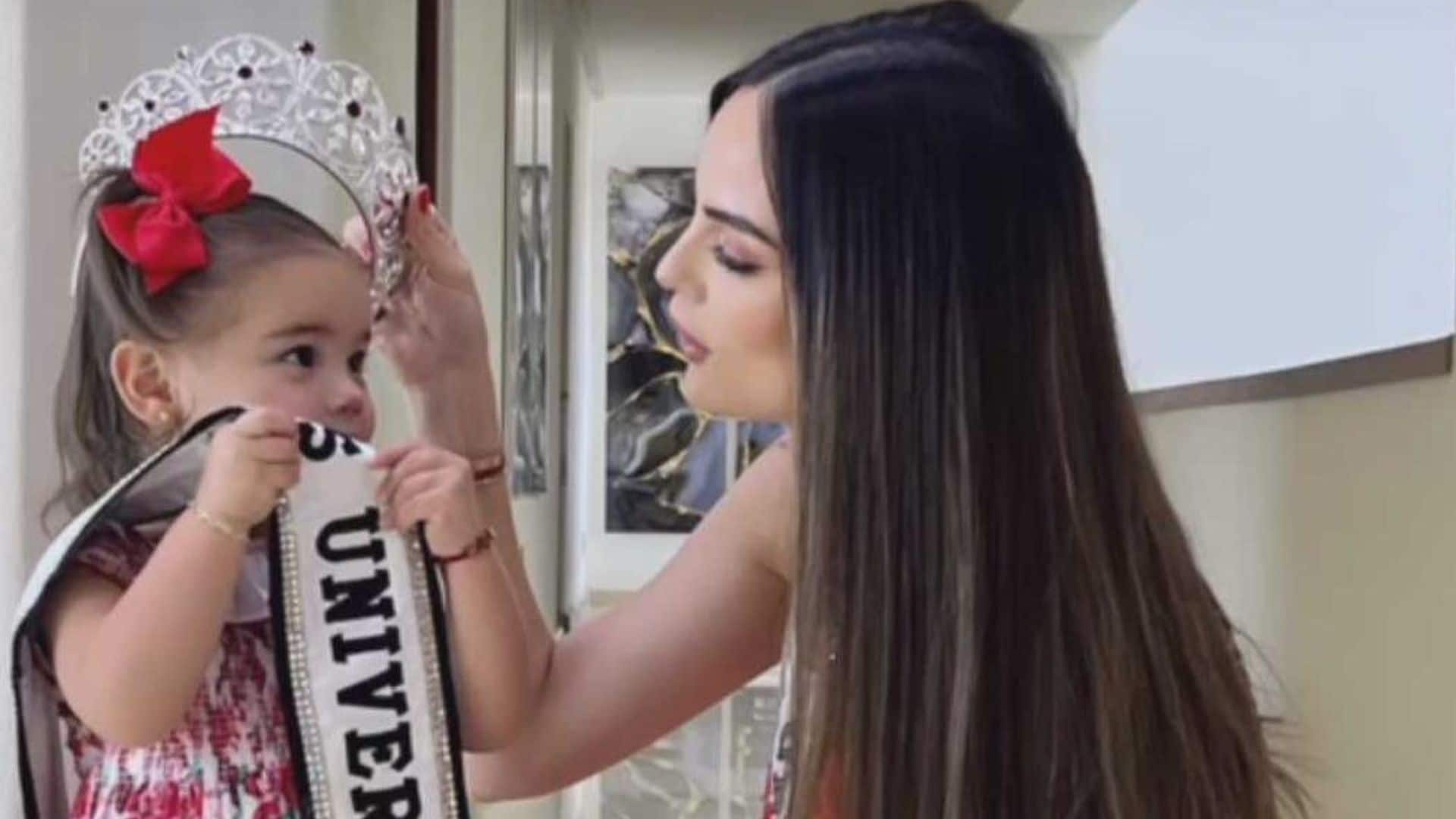 Ximena Navarrete celebra el 13° aniversario de su coronación como Miss Universe con su hijita