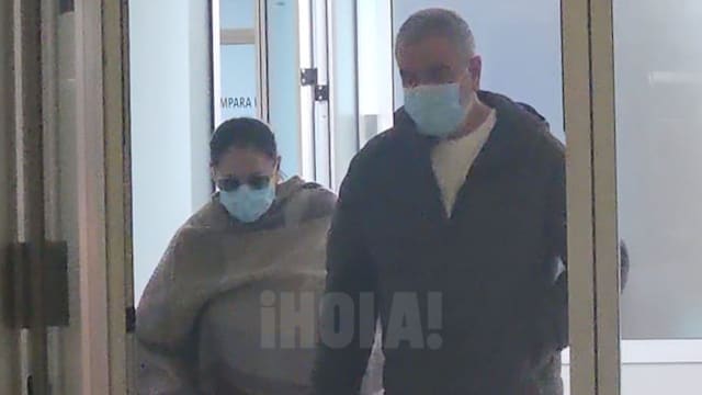 Isabel Pantoja y Agustín Pantoja entrando al hospital de Gran Canaria