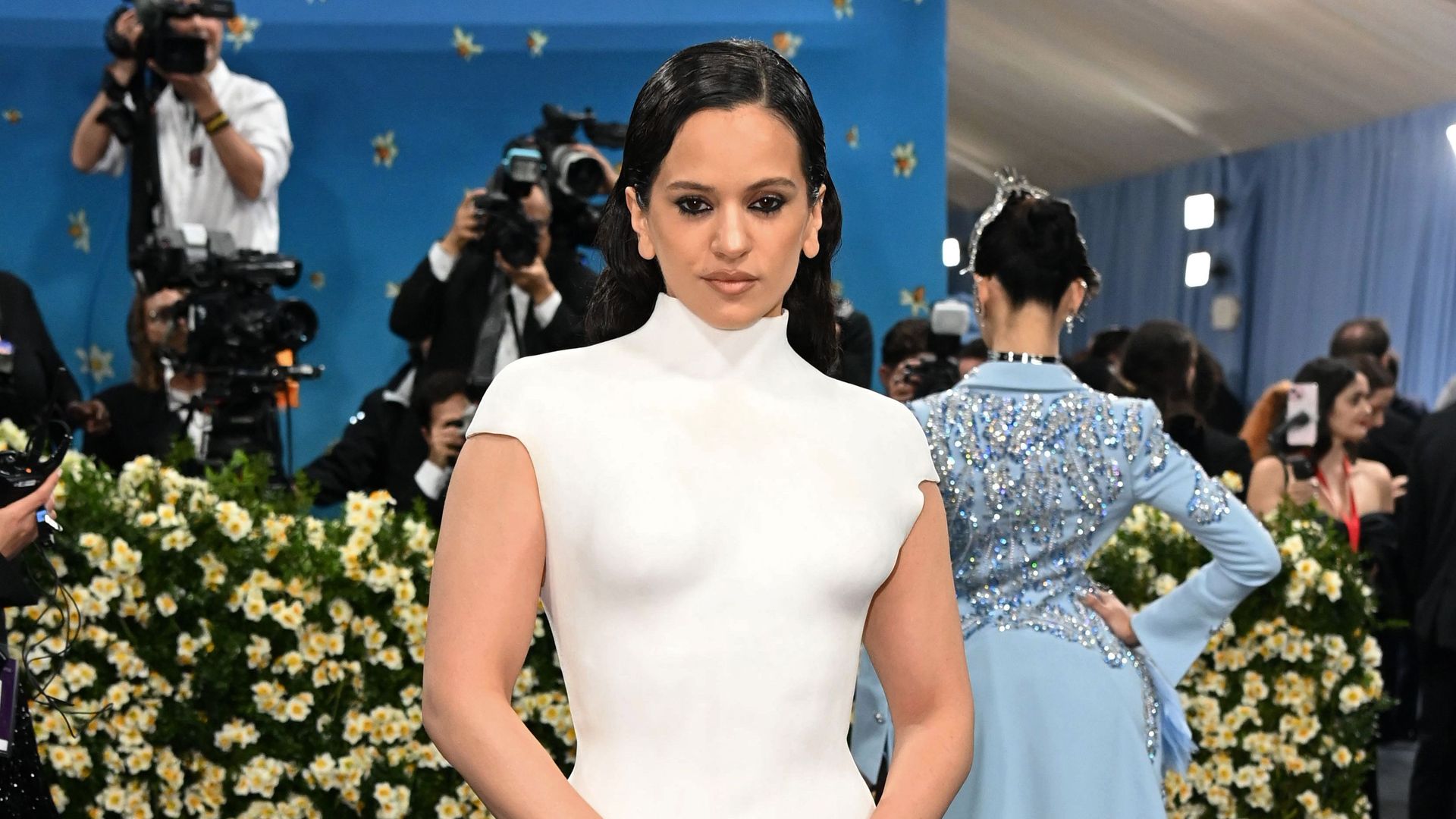 La evolución 'beauty' de Rosalía: desde las manicuras XL hasta su imagen más natural