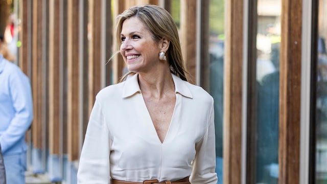 Máxima de holanda paseando por las calles de Heerlen