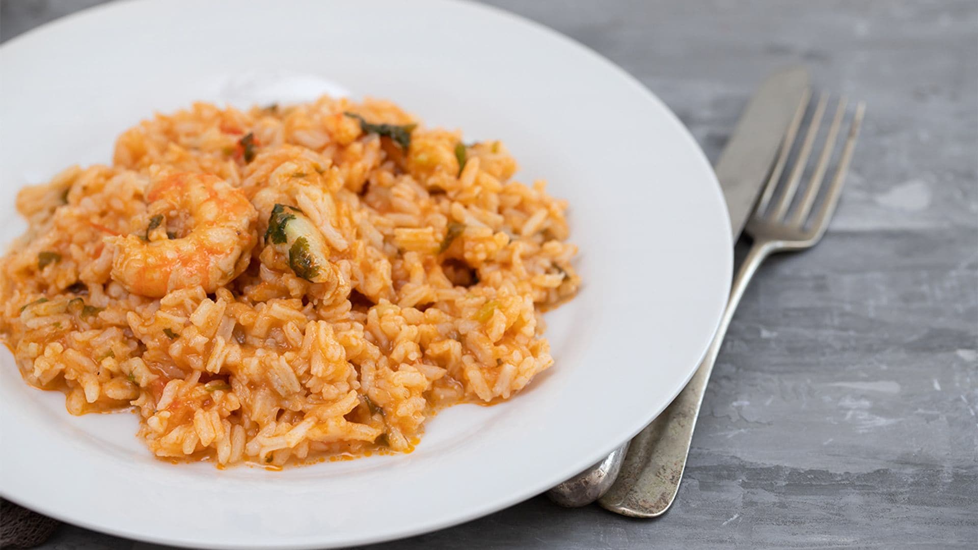 Arroz a banda con gambas y rape