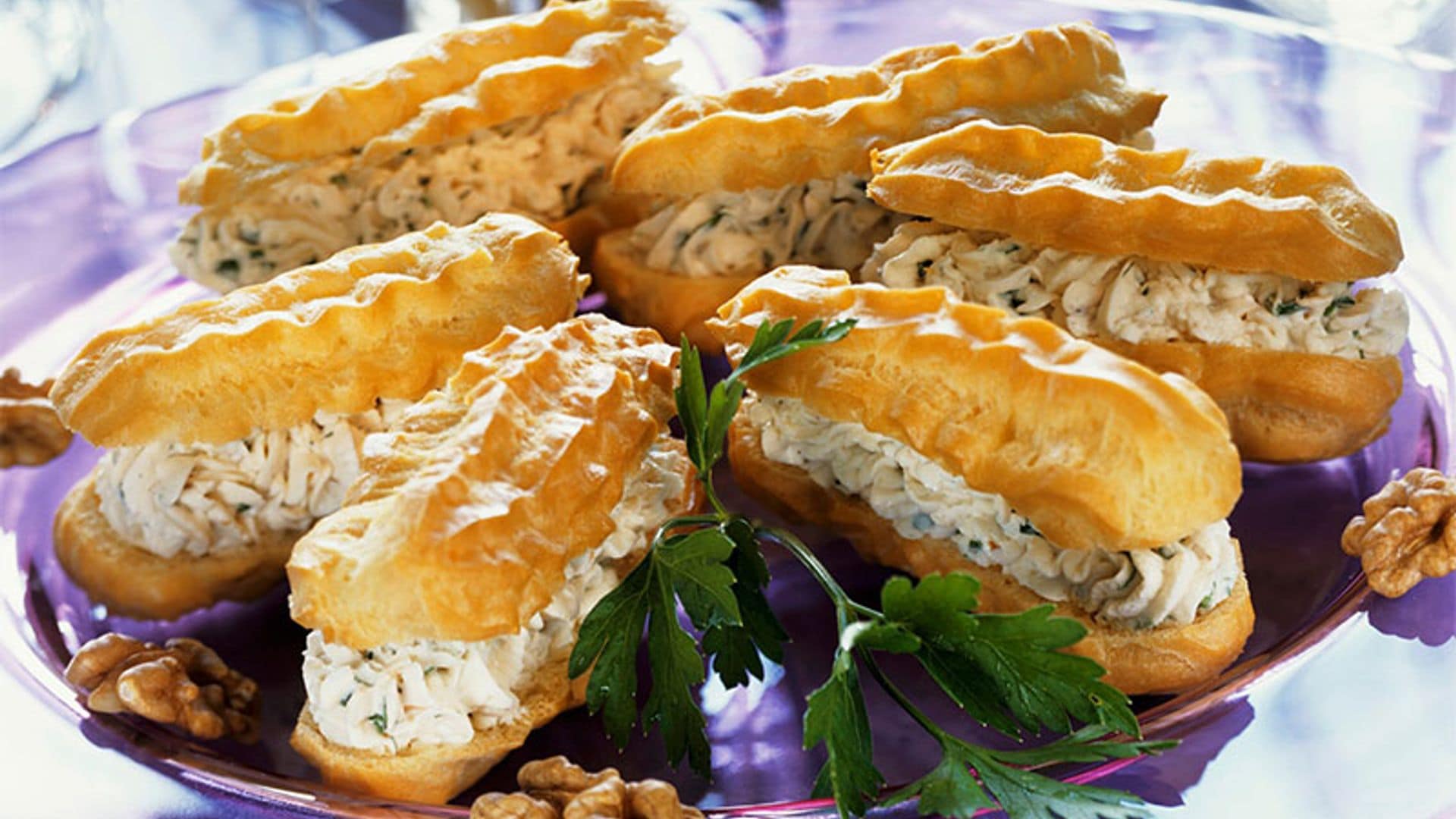 'Éclairs' con crema de queso y nueces
