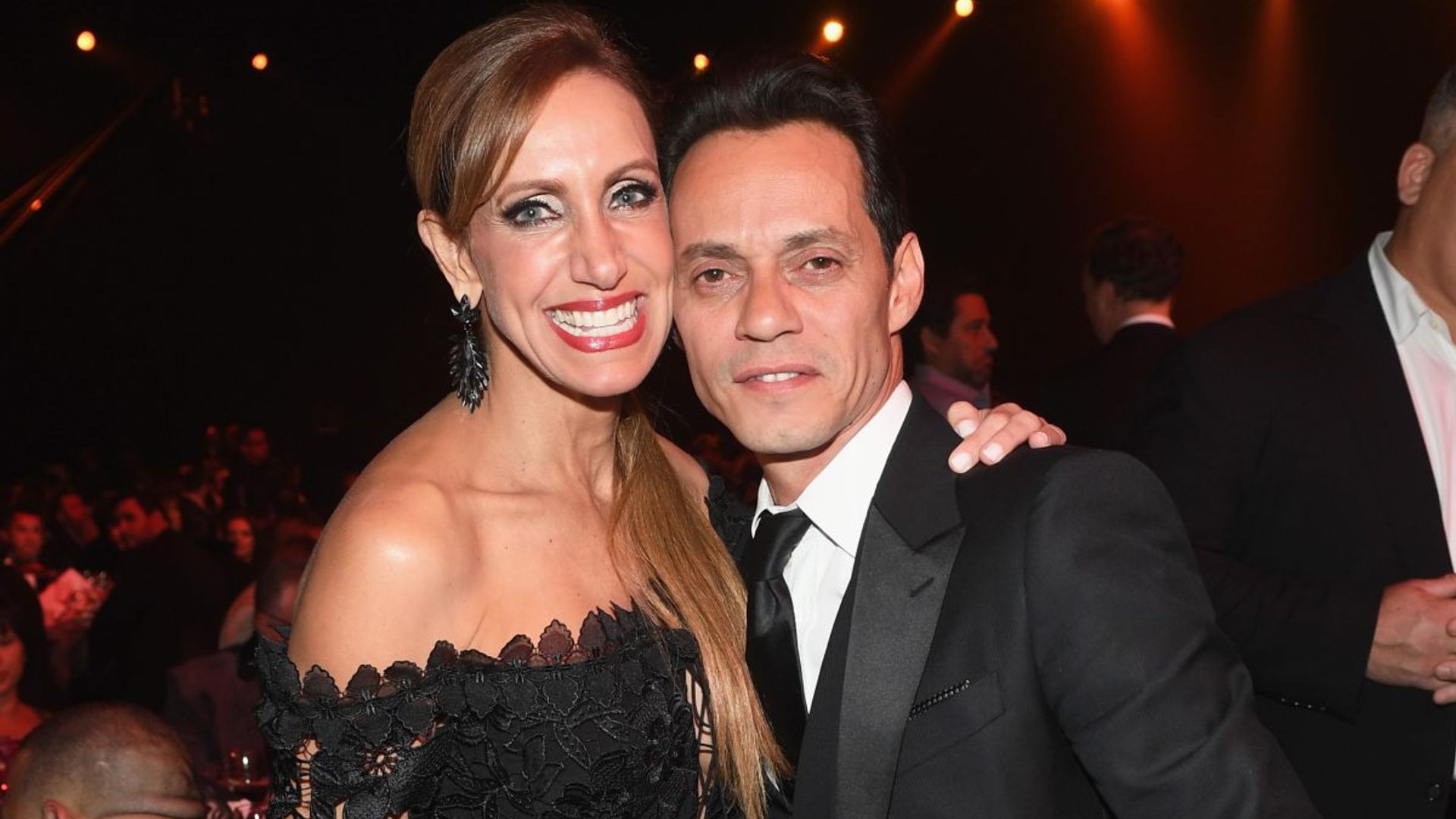 ¡Amor de flacos! Marc Anthony se come a besos a Lili Estefan