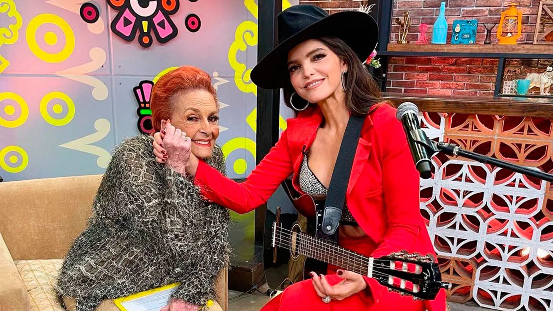 Conmovida hasta las lágrimas, Ana Bárbara recuerda su relación con Talina Fernández
