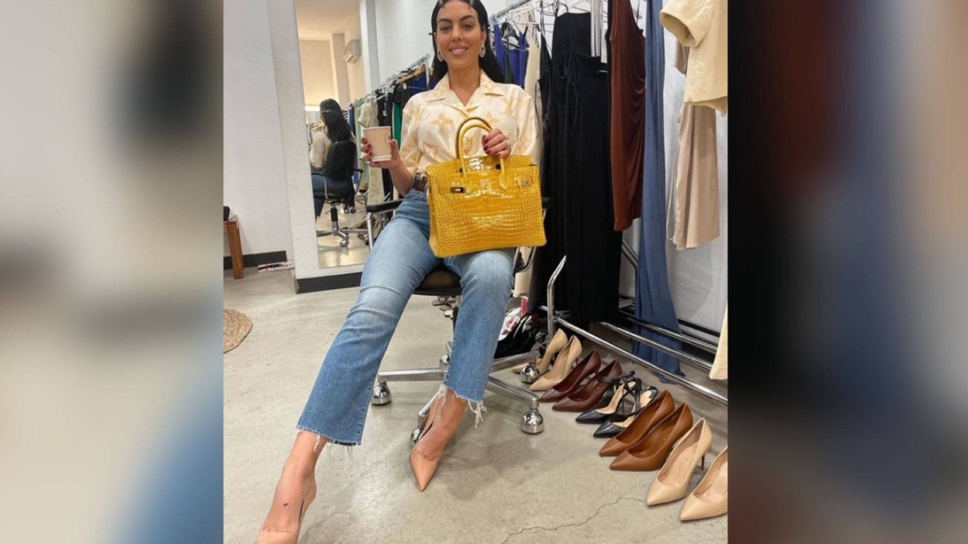 Así es por dentro el zapatero de Georgina Rodríguez: una colección de zapatos de lujo guardados por colores