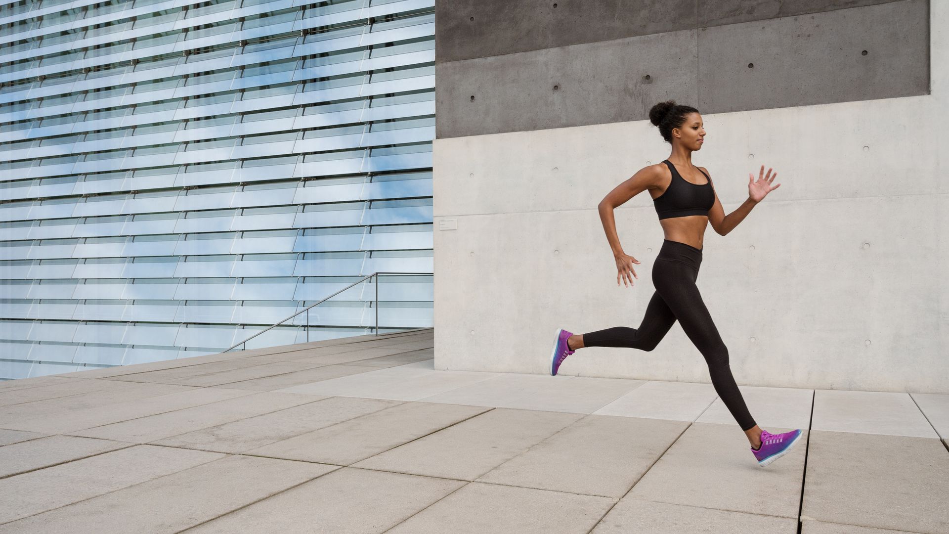 Zapatillas de 'running' neutras para mujer: estas son las op