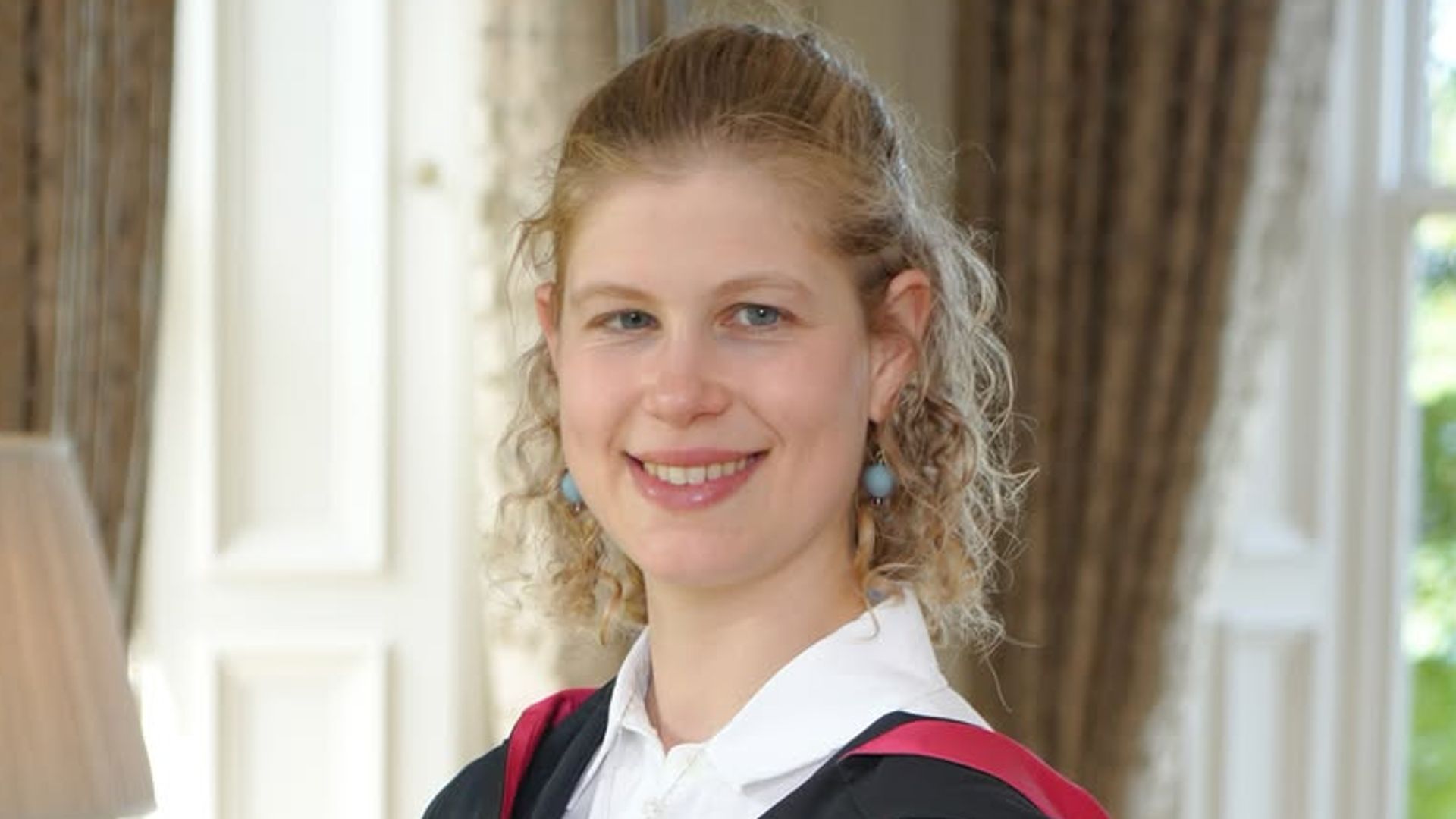 Lady Louise Windsor se gradúa en la prestigiosa Universidad de St Andrews