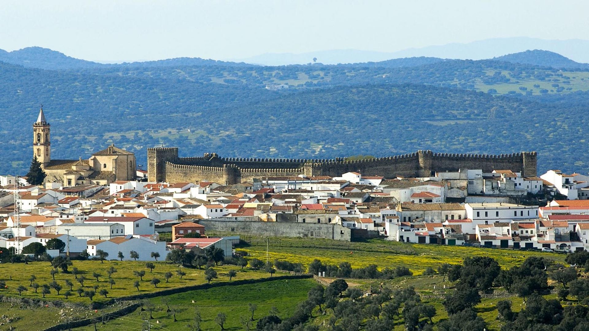 De Aroche a Cumbres Mayores (Huelva): huellas del pasado en la ruta del ibérico