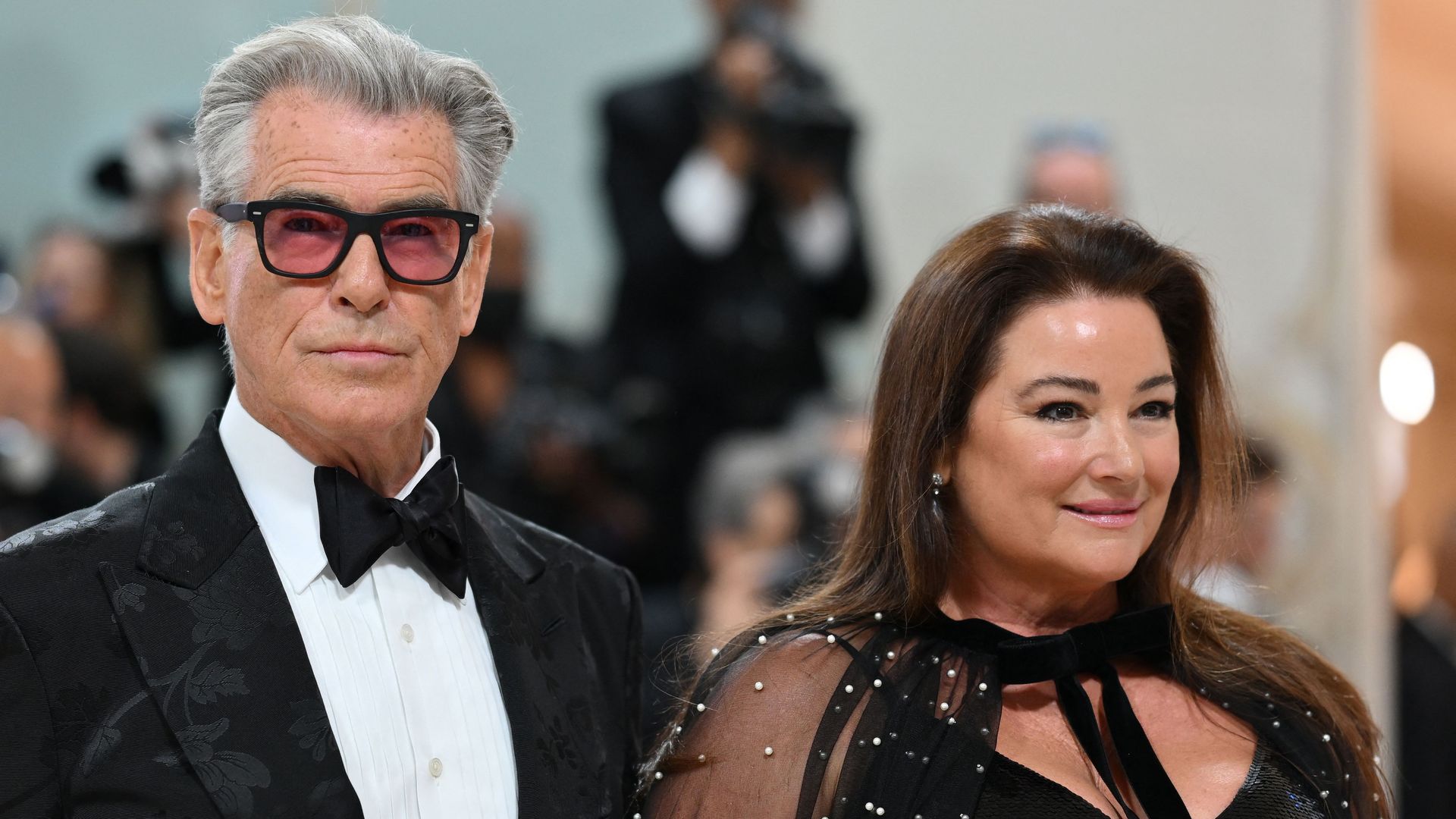 ierce Brosnan y su esposa Keely Shaye Smith 