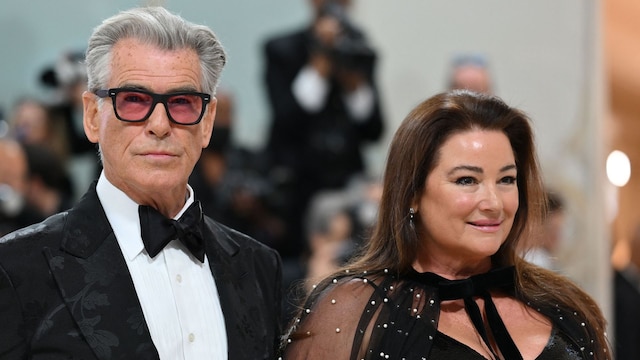 ierce Brosnan y su esposa Keely Shaye Smith 
