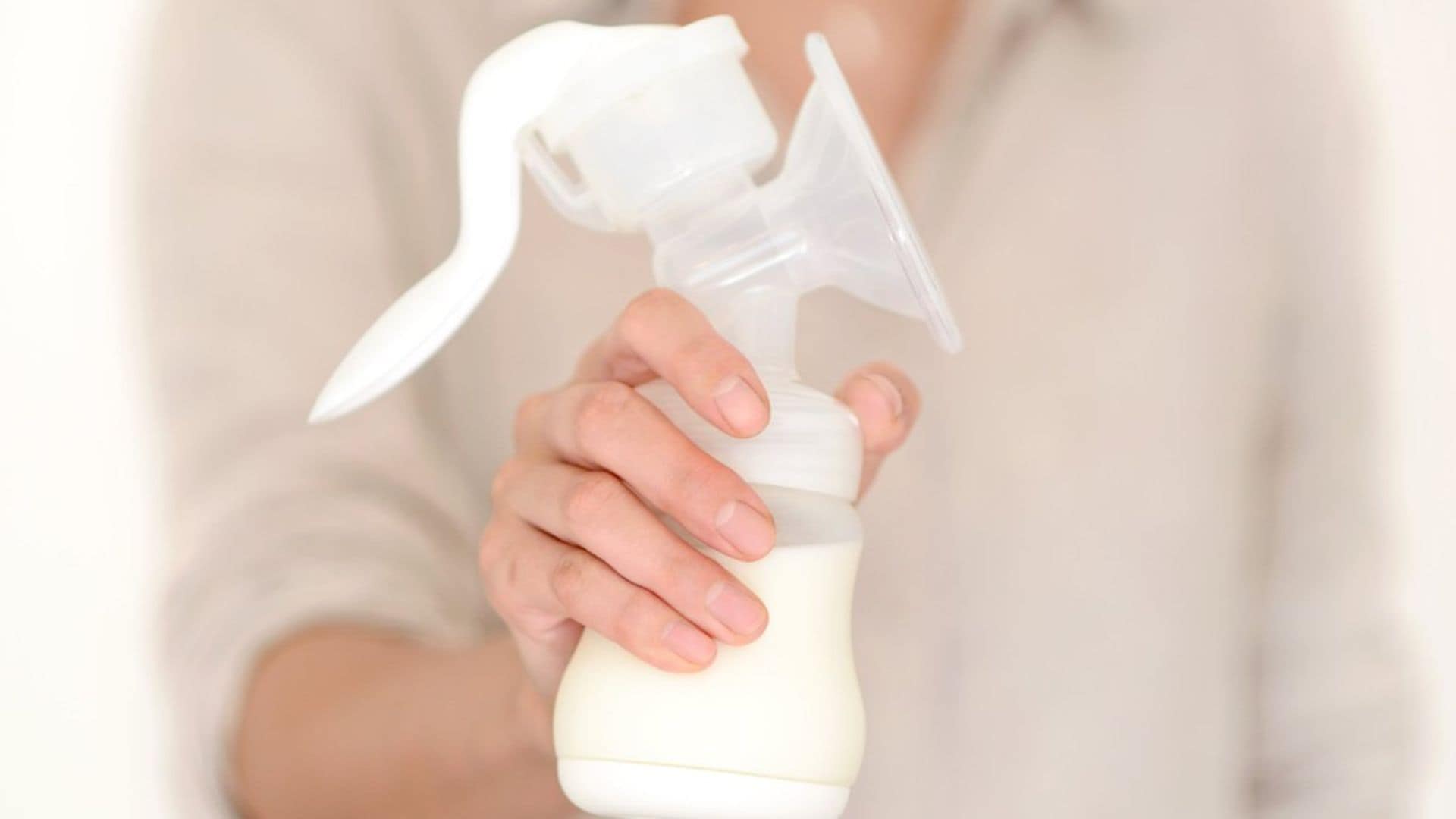 Estos son los grandes beneficios de extraerse la leche en verano