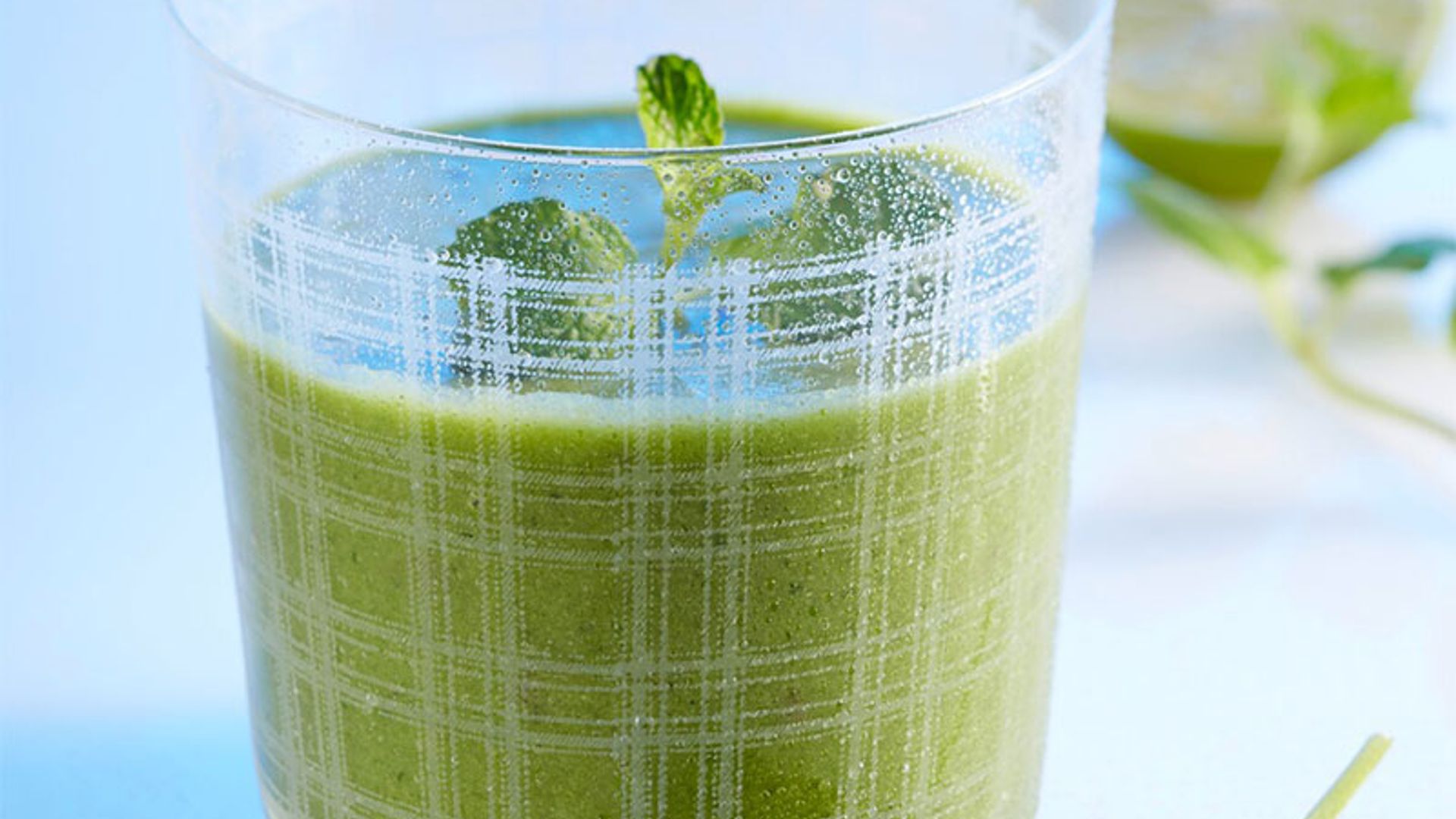 Licuado de pepino, manzana y espinacas