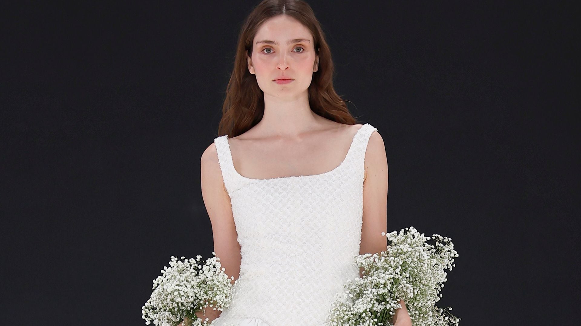 Vestidos de novia de lino, seda y organza, la elección de Marta Martí para su debut en Barcelona