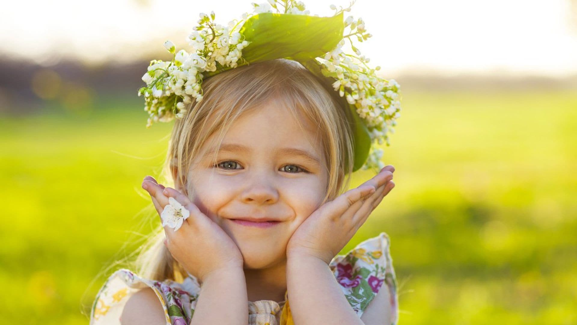 Cómo hacer una diadema con flores naturales o artificiales