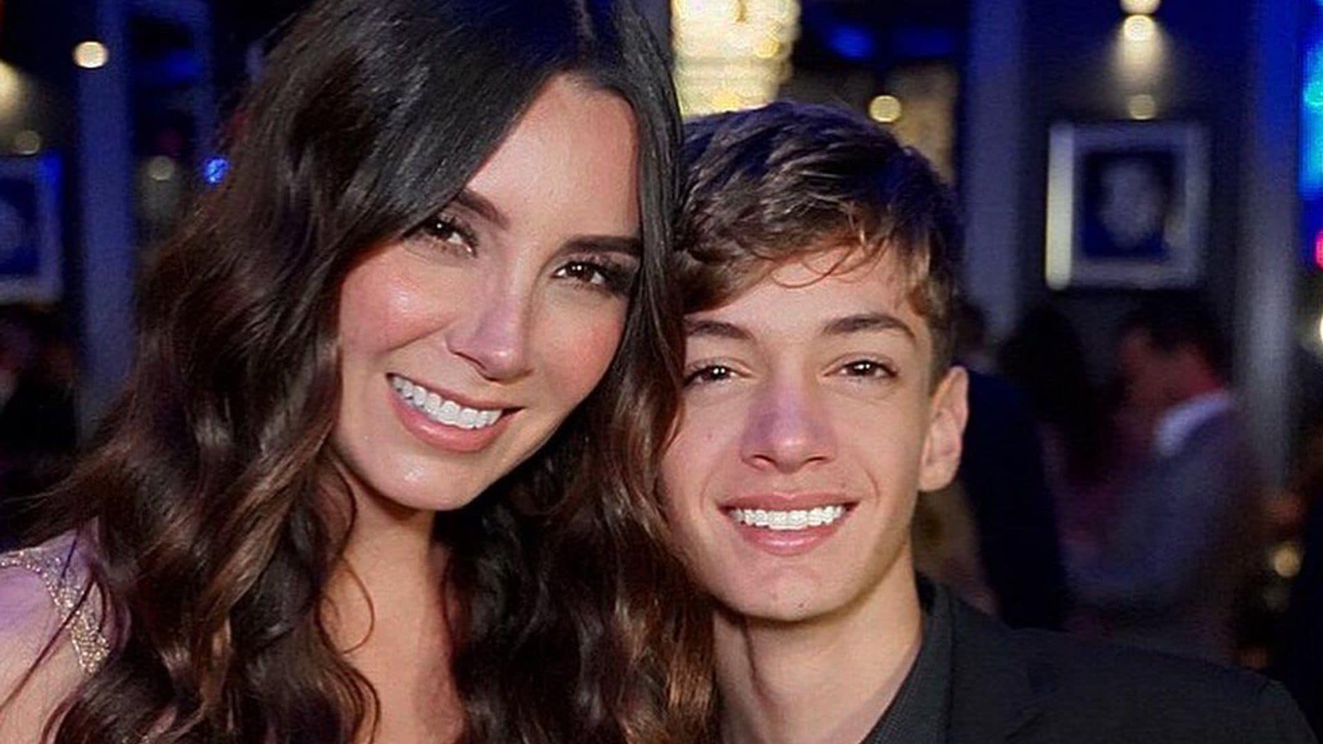 ¡Chico al volante! Elizabeth Gutiérrez da lecciones de manejo a su hijo, Christopher Levy