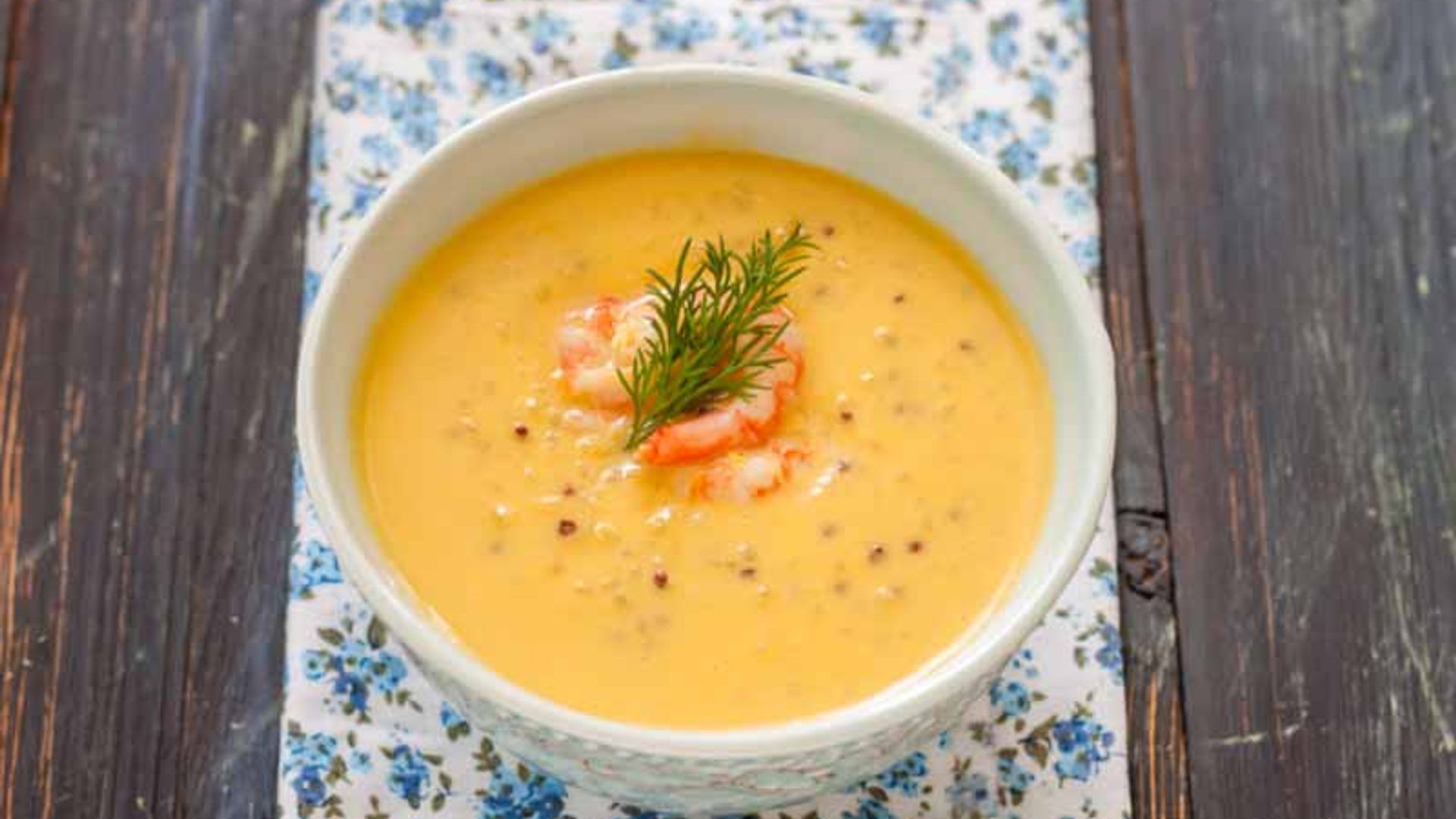 Crema de calabaza con quinoa y gambas