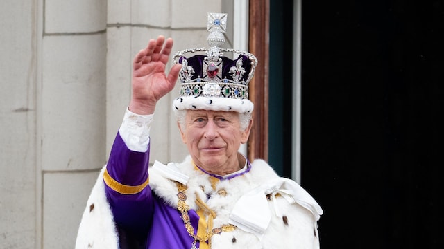 El rey Carlos III en su coronación 