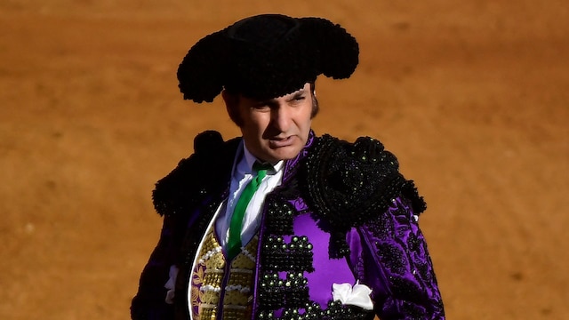 Spanish matador Morante de La Puebla holds his capote during a bullfight at La Maestranza bullring in Seville on May 9, 2025. (Photo by CRISTINA QUICLER / AFP) (Photo by CRISTINA QUICLER/AFP via Getty Images)       