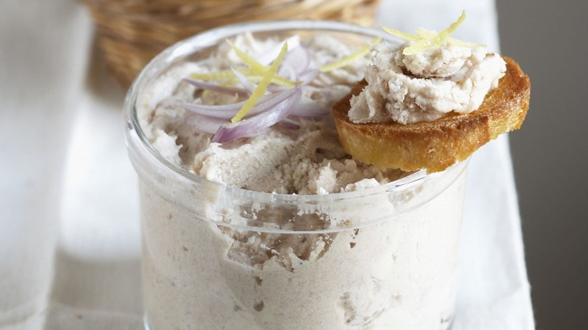 Canapés con paté de bonito
