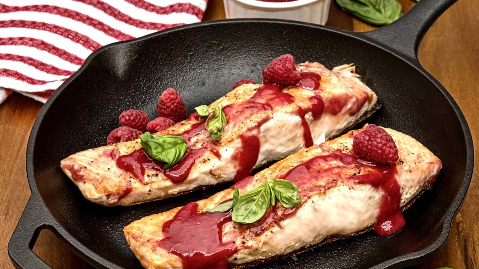Lomos de salmón con salsa de frambuesa