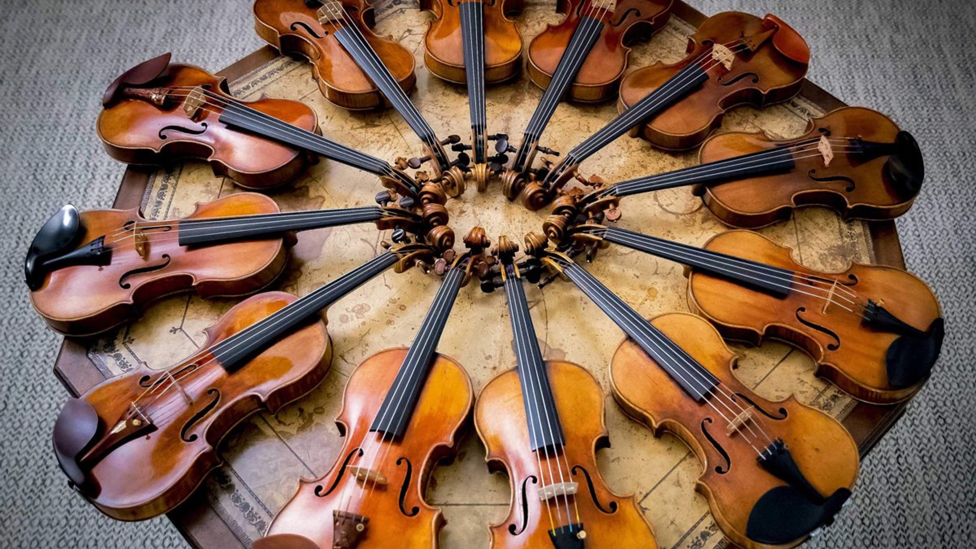 La violinista Janine Jansen consigue reunir 12 violines Stradivarius para grabar un disco