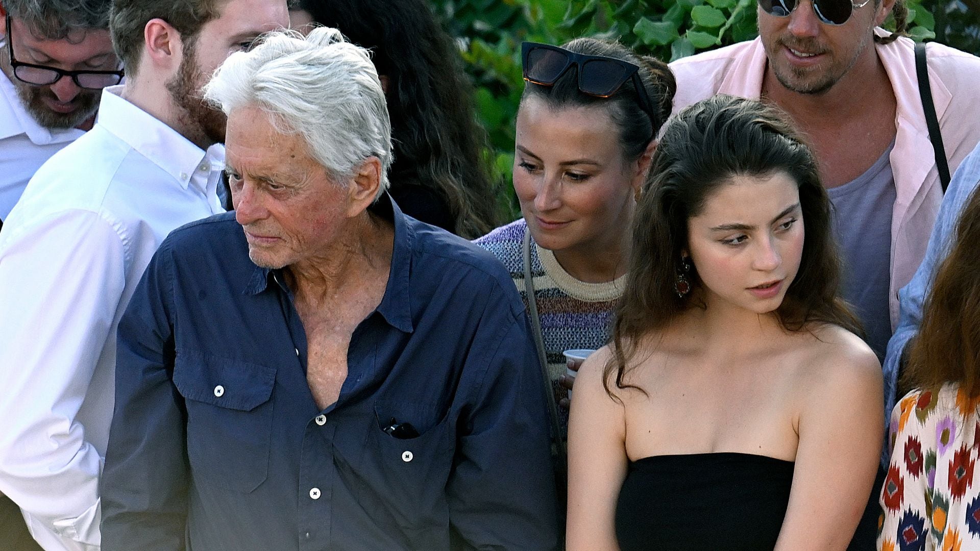 Así ha conquistado Carys, hija de Michael Douglas, Menorca: 3 ​estilismos ​en 48 horas y un aire Zeta-Jones