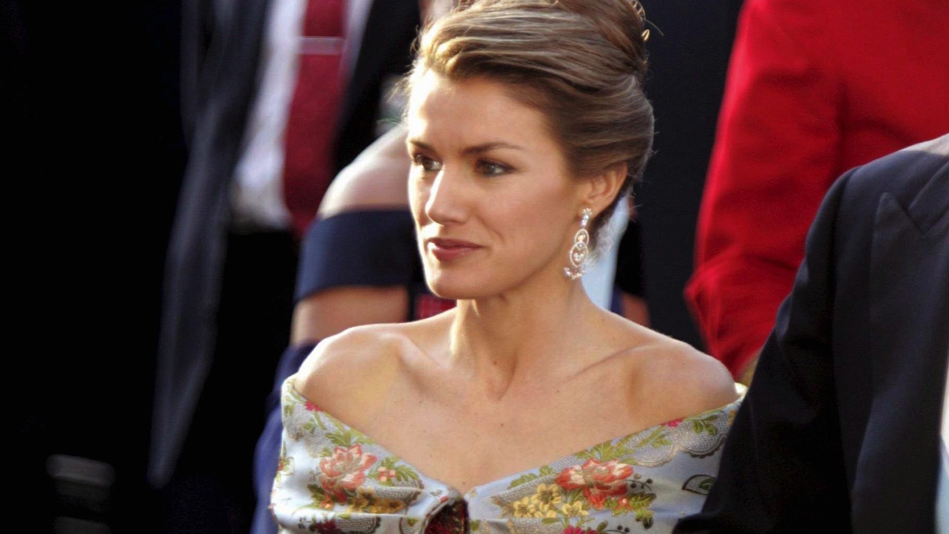 ​Recordamos la impactante puesta de largo de la reina Letizia hace 22 años con un fascinante corsé español