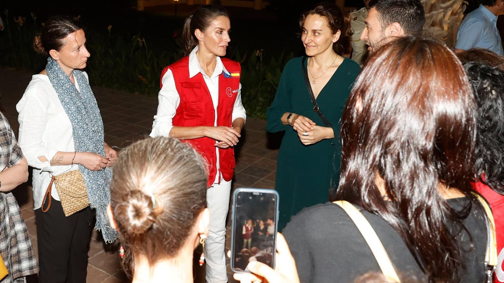 La reina Letizia finaliza su primera jornada en Mauritania conociendo a los cooperantes españoles