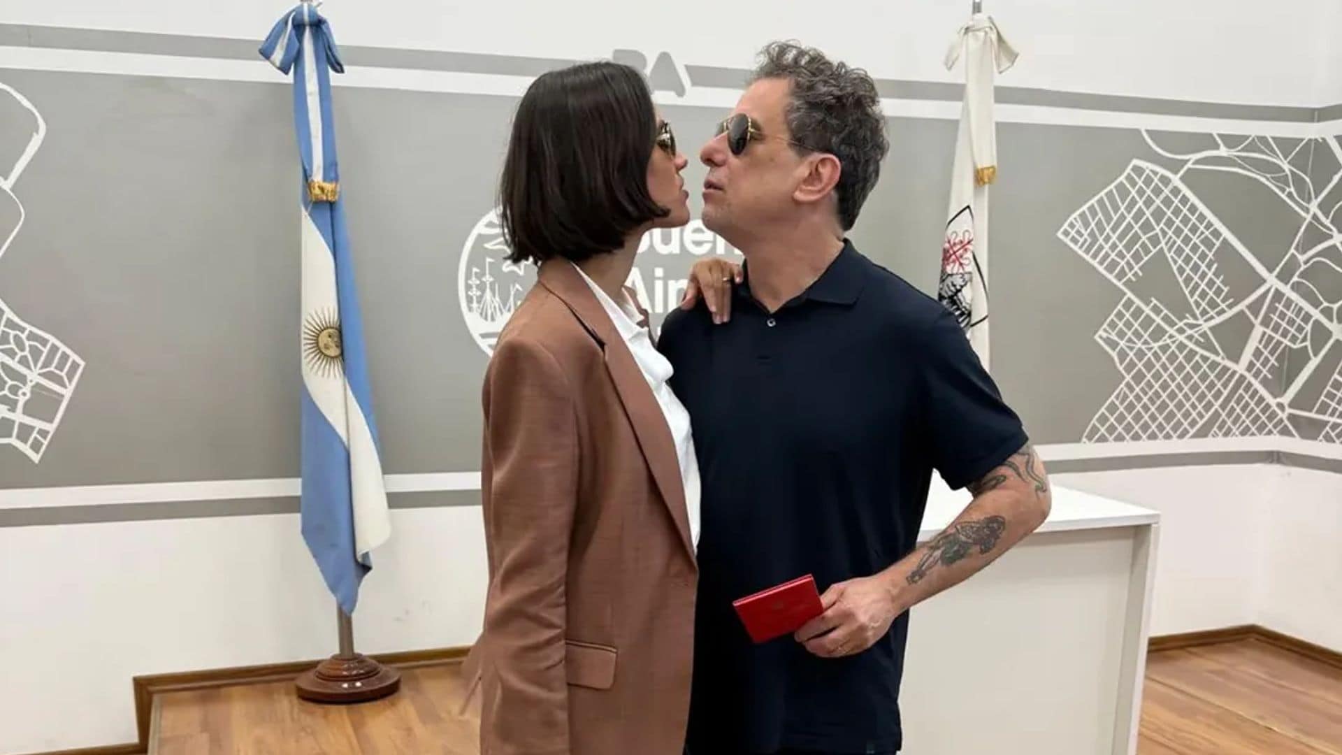 Andrés Calamaro se casa con una exmodelo 27 años menor que él