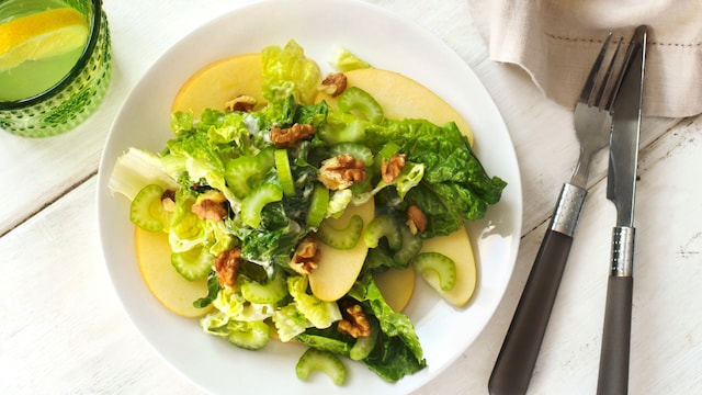 Waldorf ensalada sal y nueces