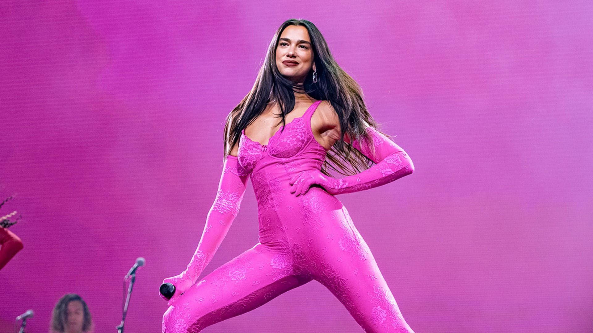 Dua Lipa actuará en el lugar donde Kate Moss inventó el 'look de festival' en los años 2000