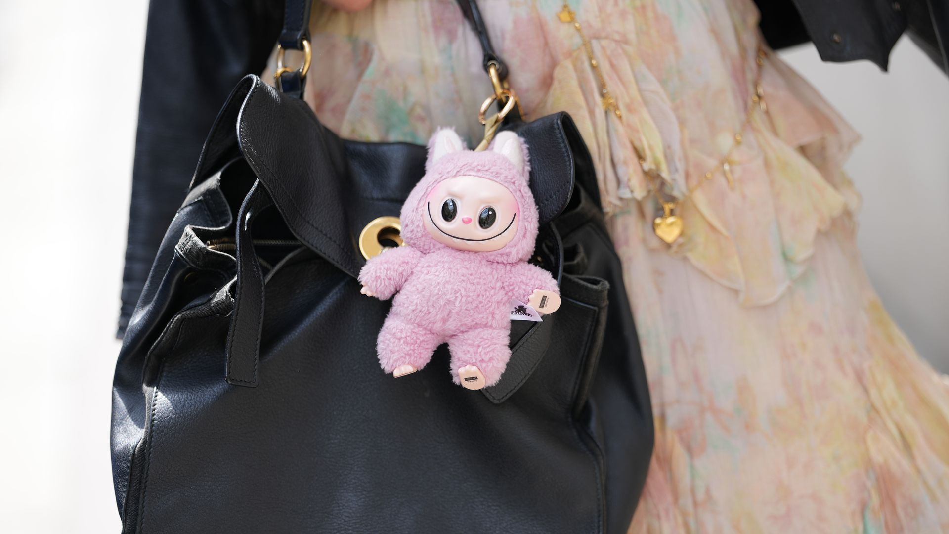 Un Labubu puede ser más caro que un bolso de Hermès, analizamos el boom de estos divertidos charms